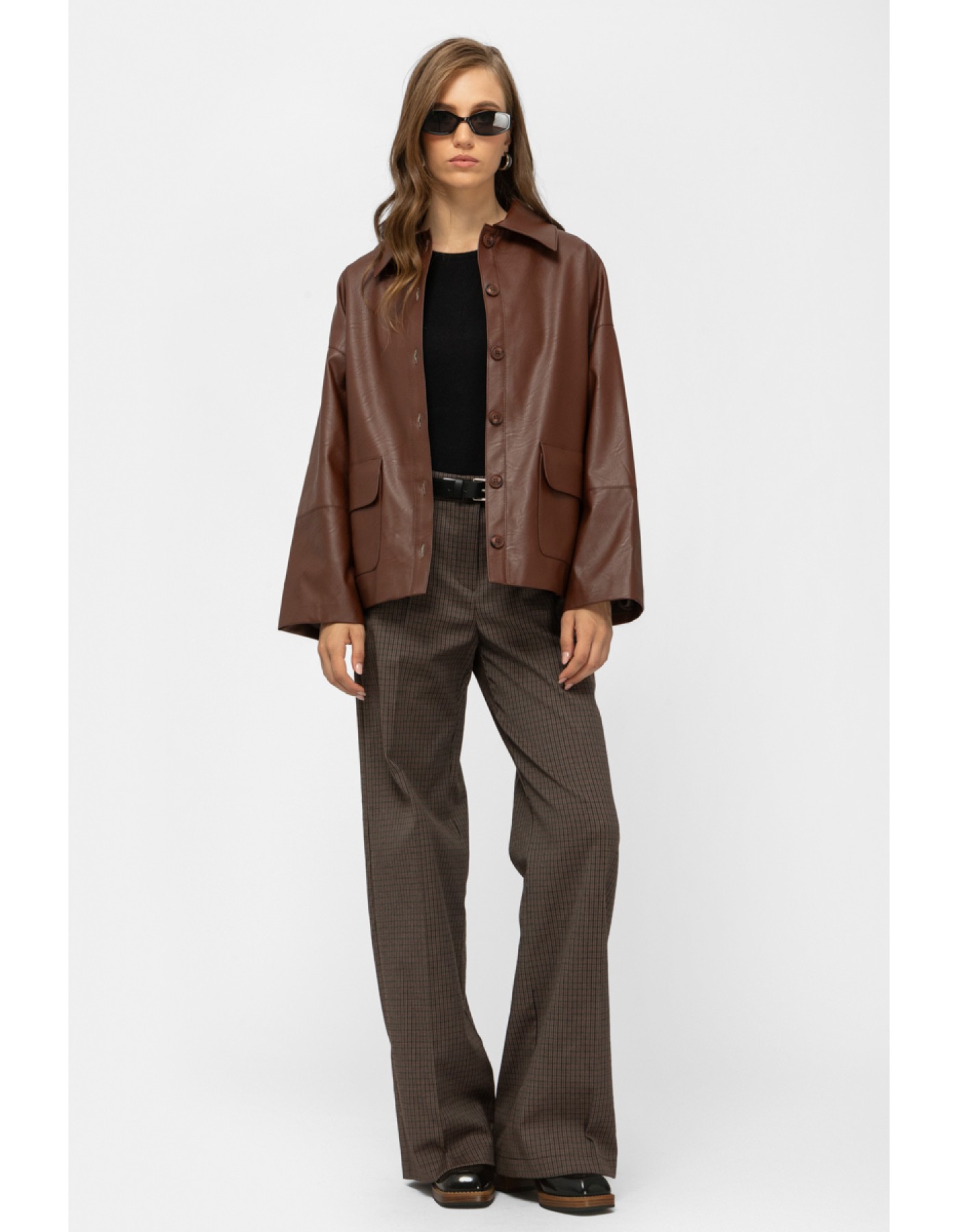 Ζακέτα eco-δερματίνη με τσέπες Ζακέτα eco-δερματίνη με τσέπες