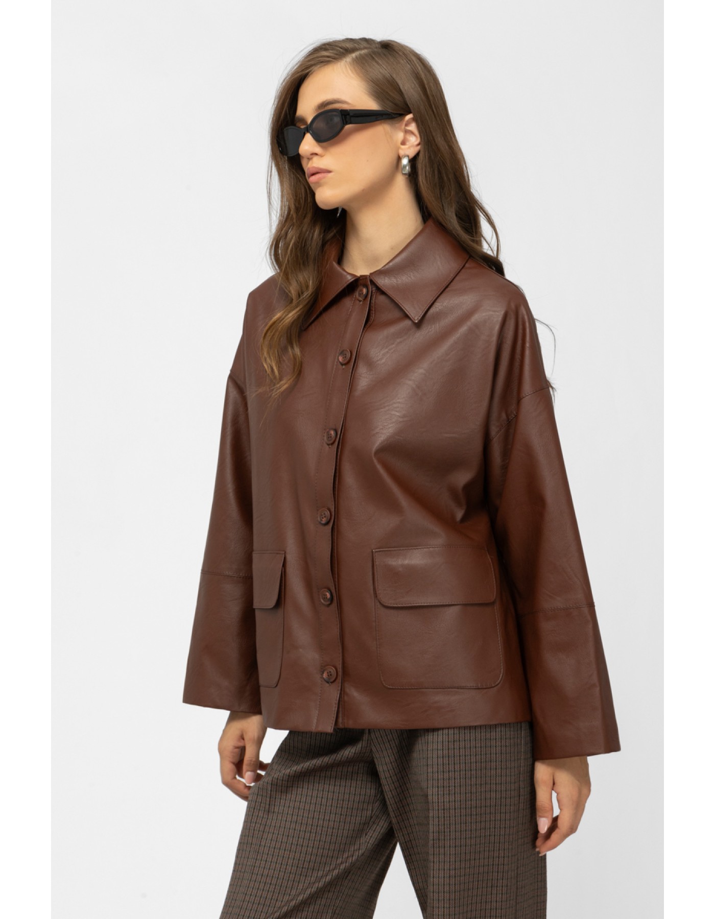 Ζακέτα eco-δερματίνη με τσέπες Ζακέτα eco-δερματίνη με τσέπες