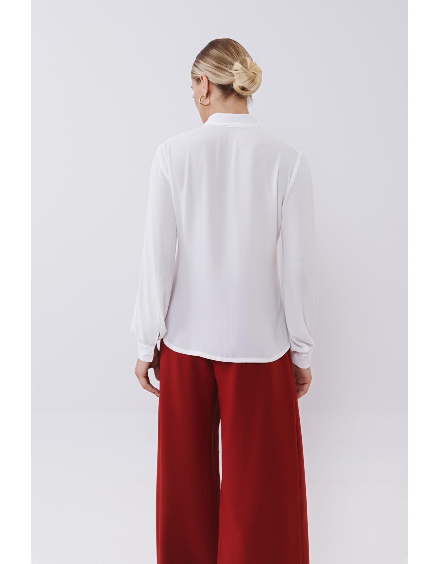 Πουκάμισο ζορζέτα με σατέν φουλάρι Πουκάμισο ζορζέτα με σατέν φουλάρι