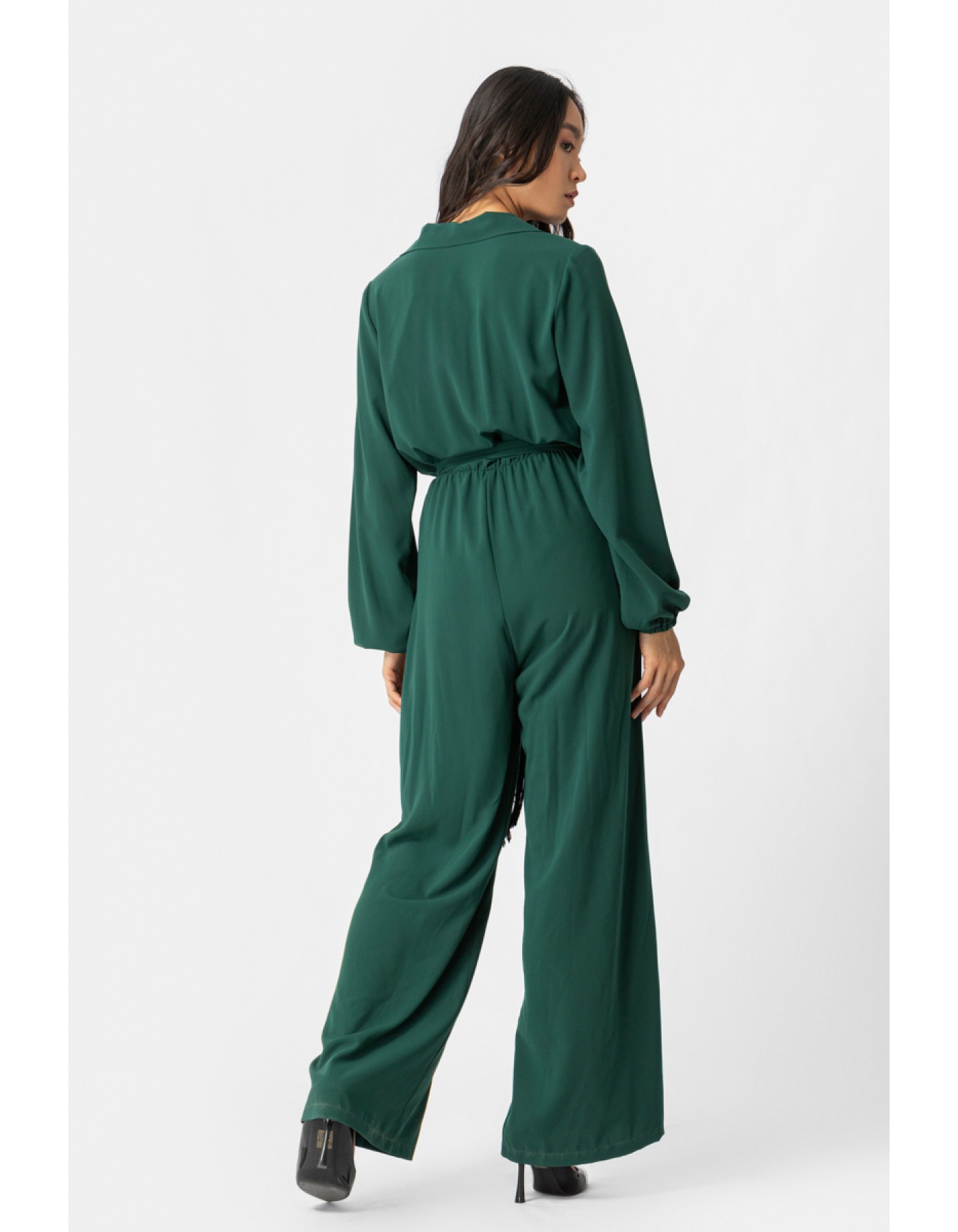 Ολόσωμη φόρμα κρεπ με κρόσσι