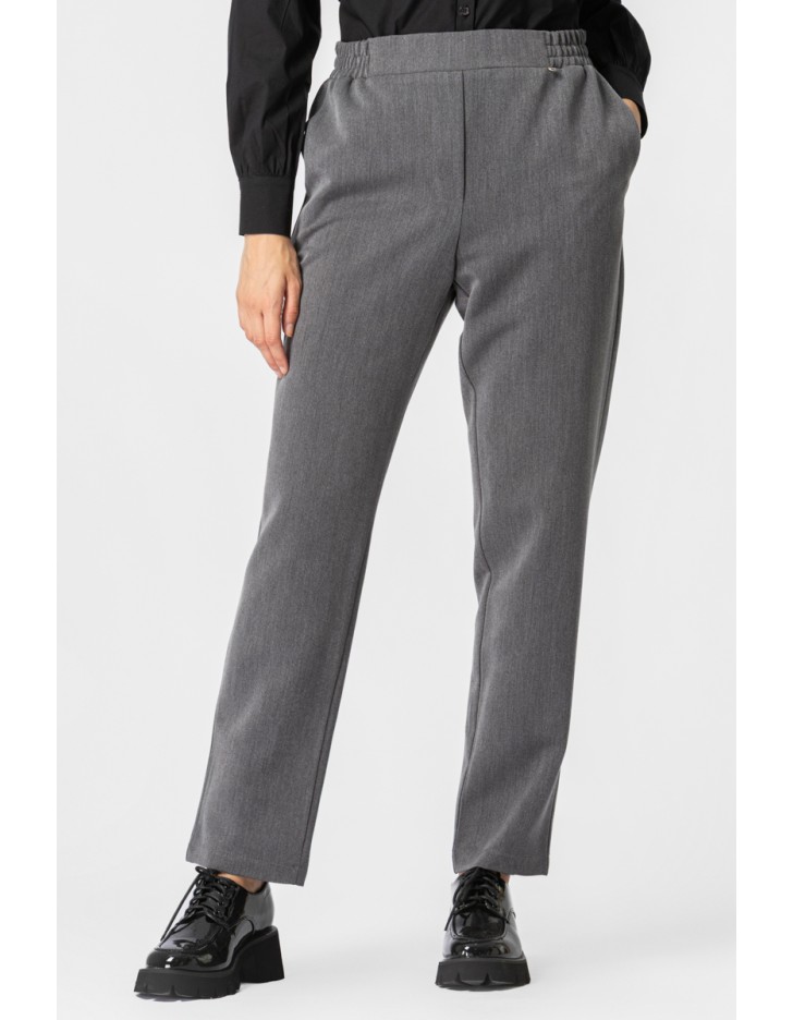 Παντελόνι με λάστιχο και τσέπες Παντελόνι με λάστιχο και τσέπες