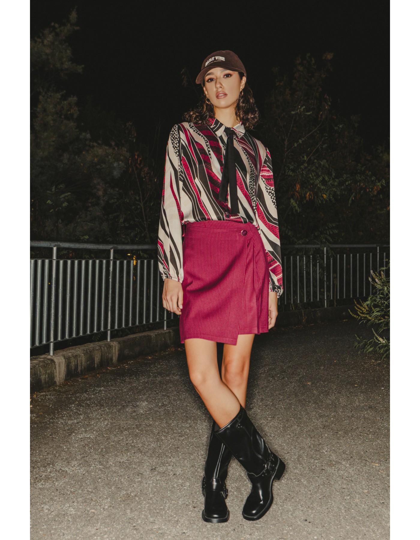 Φούστα ριγέ μπορντώ πιέτες