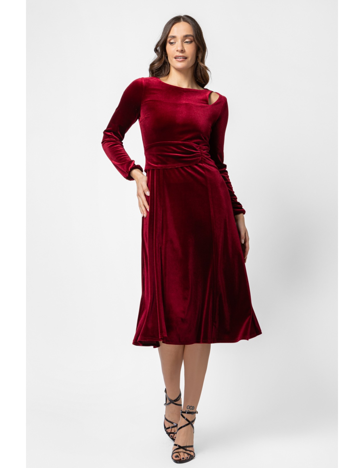 Φόρεμα βελούδο σχίσιμο σούρα