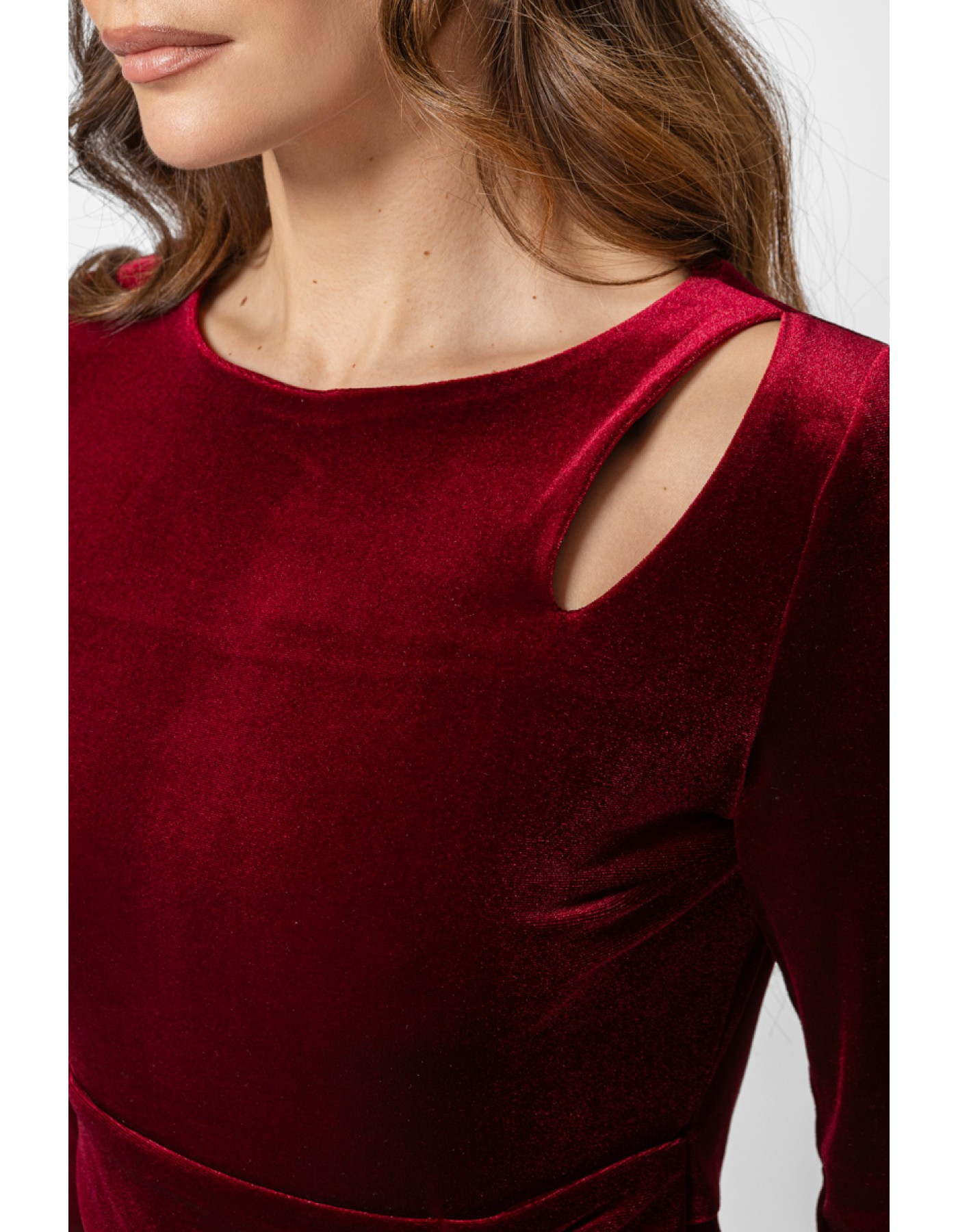 Φόρεμα βελούδο σχίσιμο σούρα