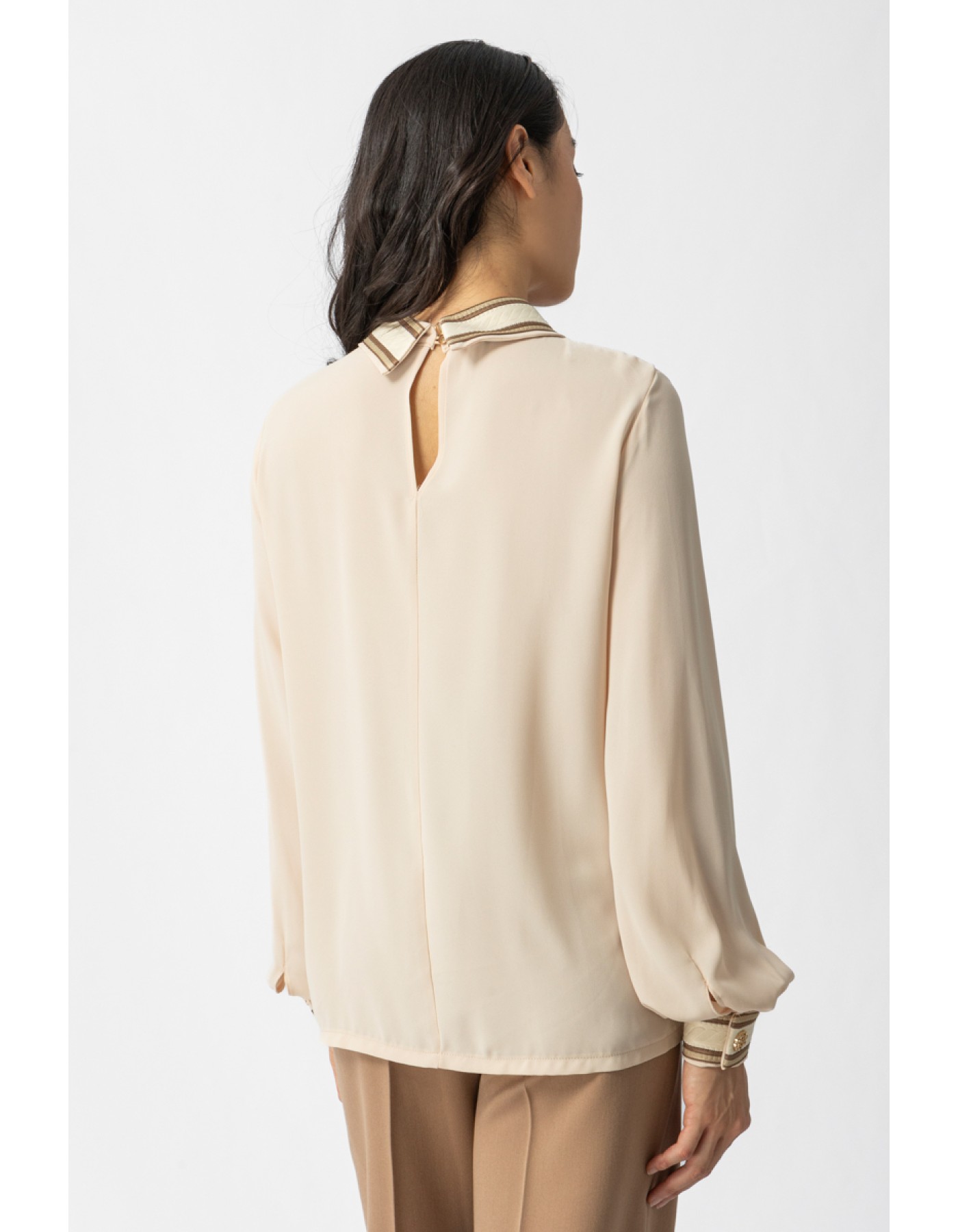 Μπλούζα ζορζέτα με δίχρωμο γιακά