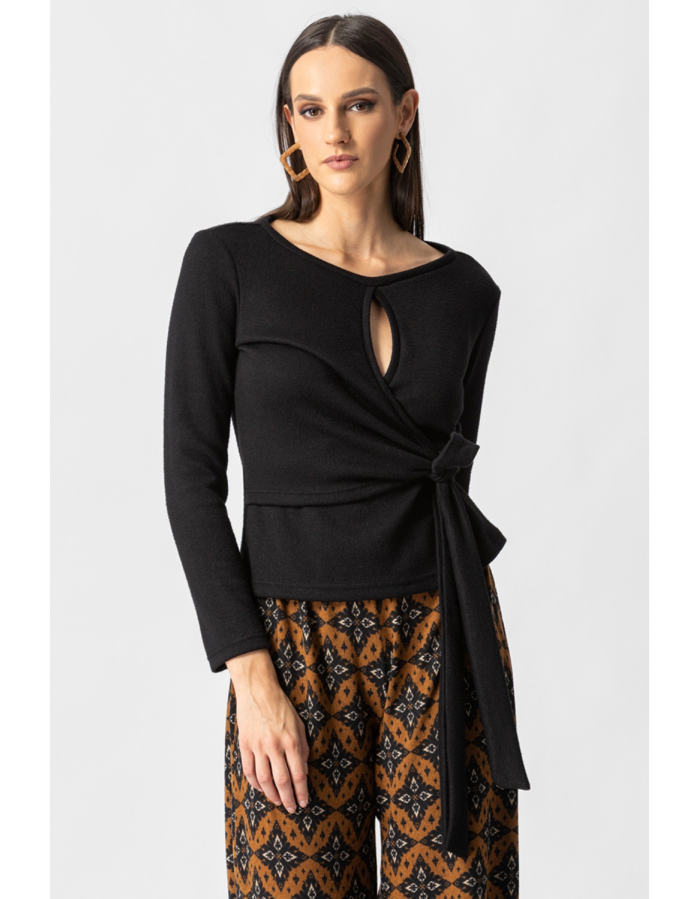 Μπλούζα πλεχτή κρουαζέ δέσιμο