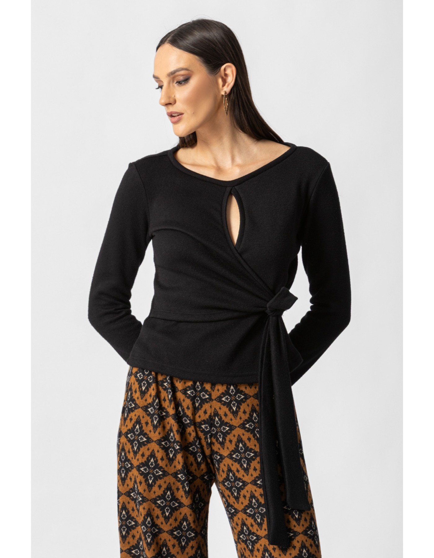 Μπλούζα πλεχτή κρουαζέ δέσιμο