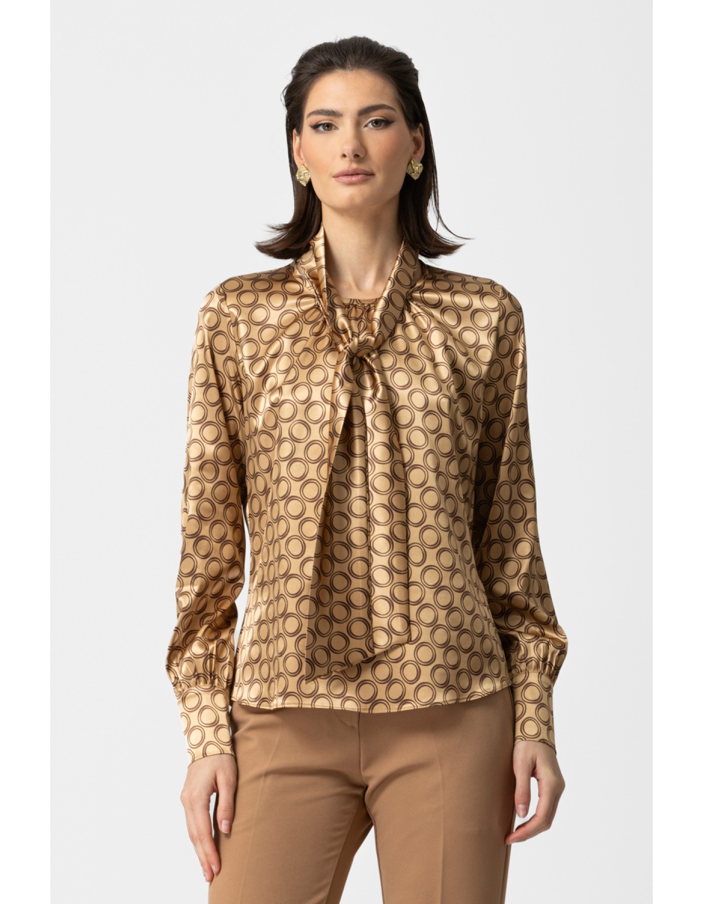 Μπλούζα σατέν με φουλάρι