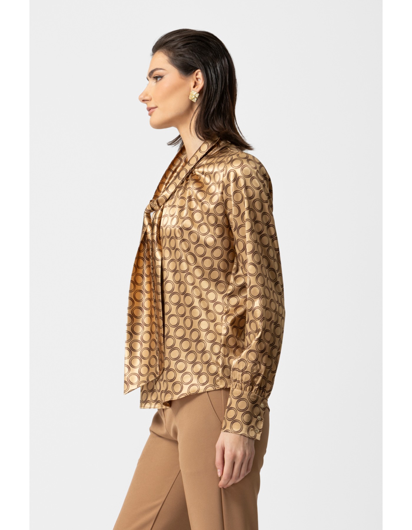 Μπλούζα σατέν με φουλάρι