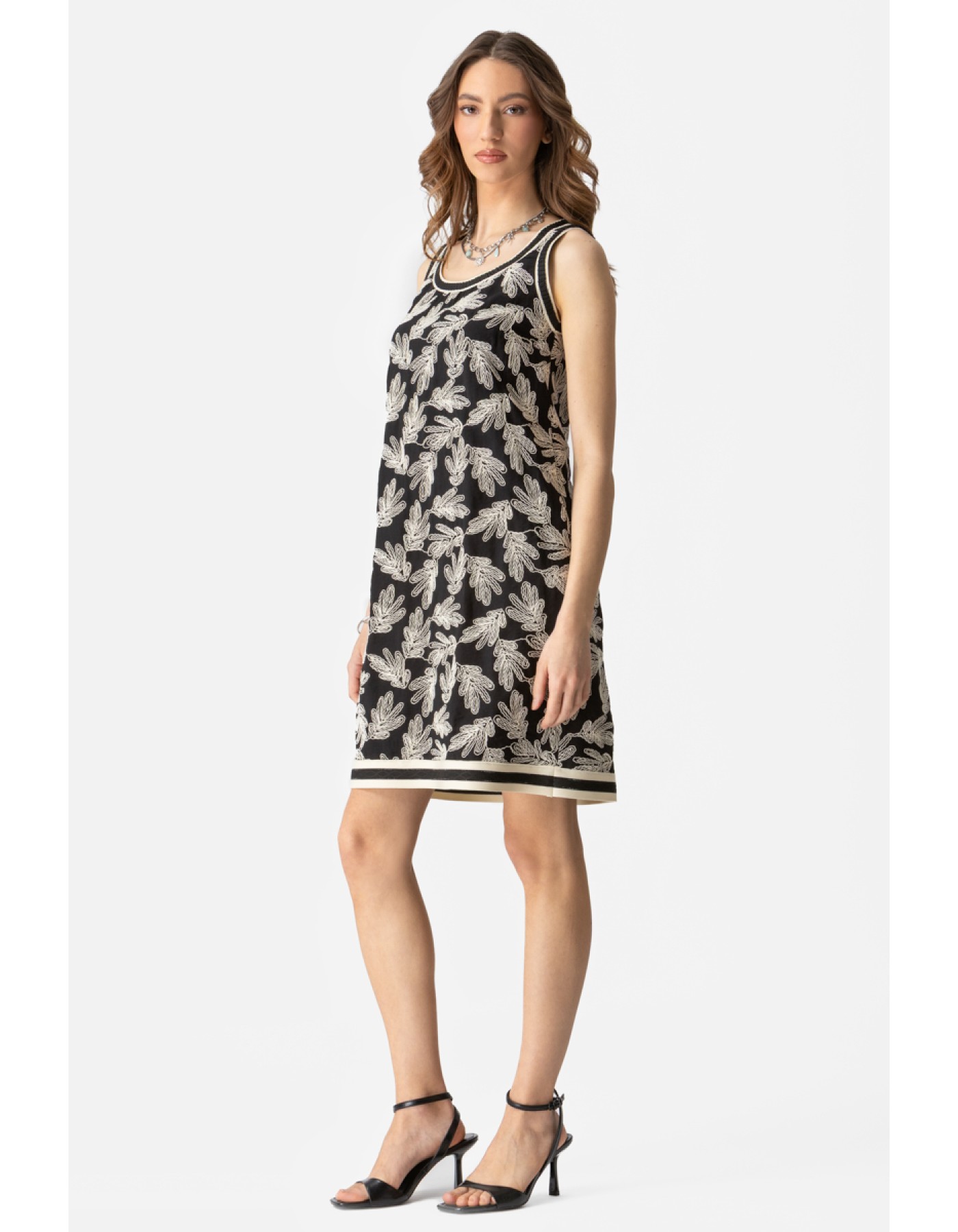 Φόρεμα αμάνικο κέντημα