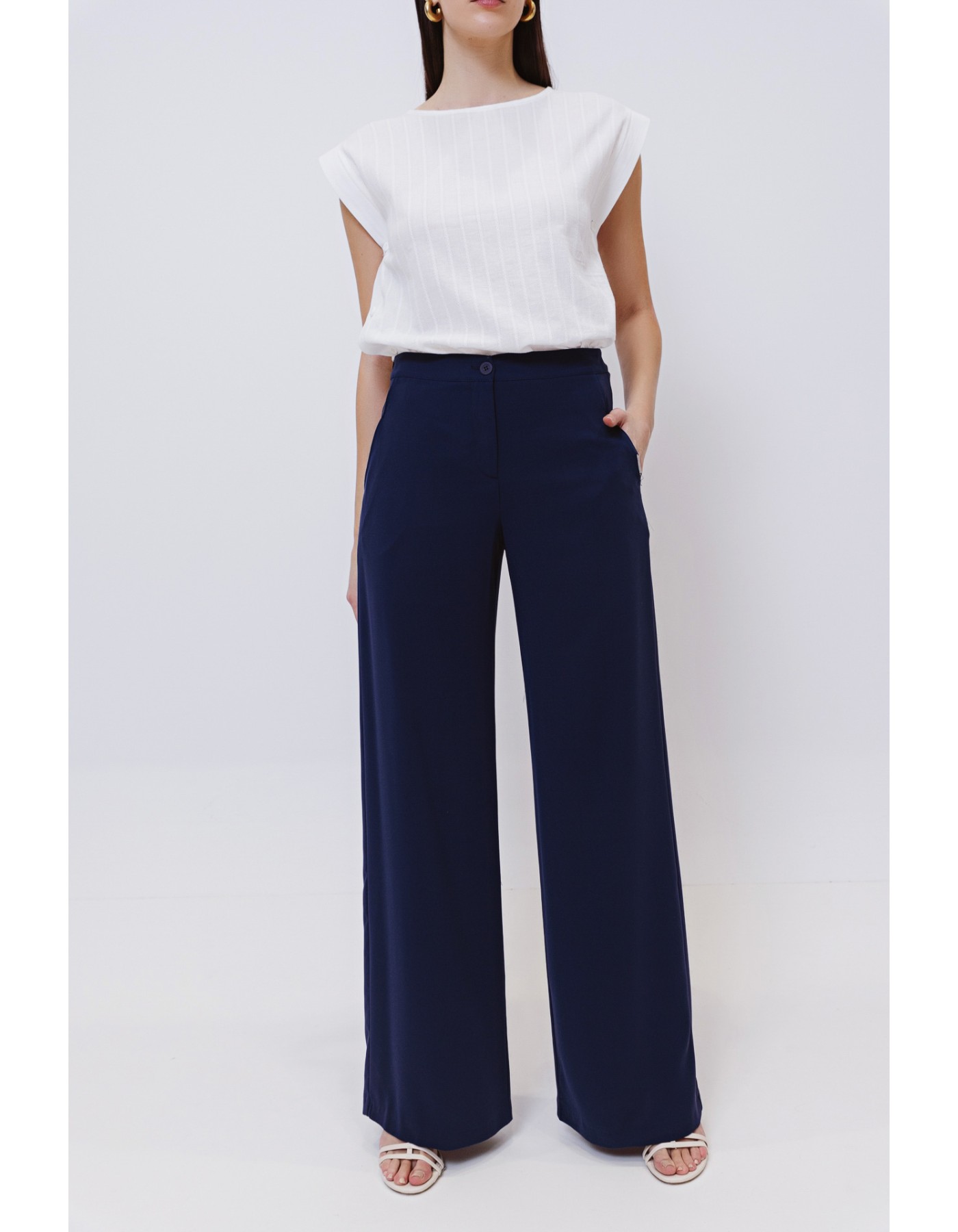 Παντελόνα κρεπ σε ύφασμα χυτό Παντελόνα κρεπ σε ύφασμα χυτό