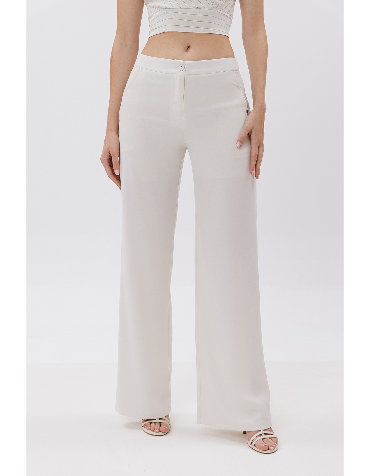 Παντελόνα κρεπ σε ύφασμα χυτό Παντελόνα κρεπ σε ύφασμα χυτό