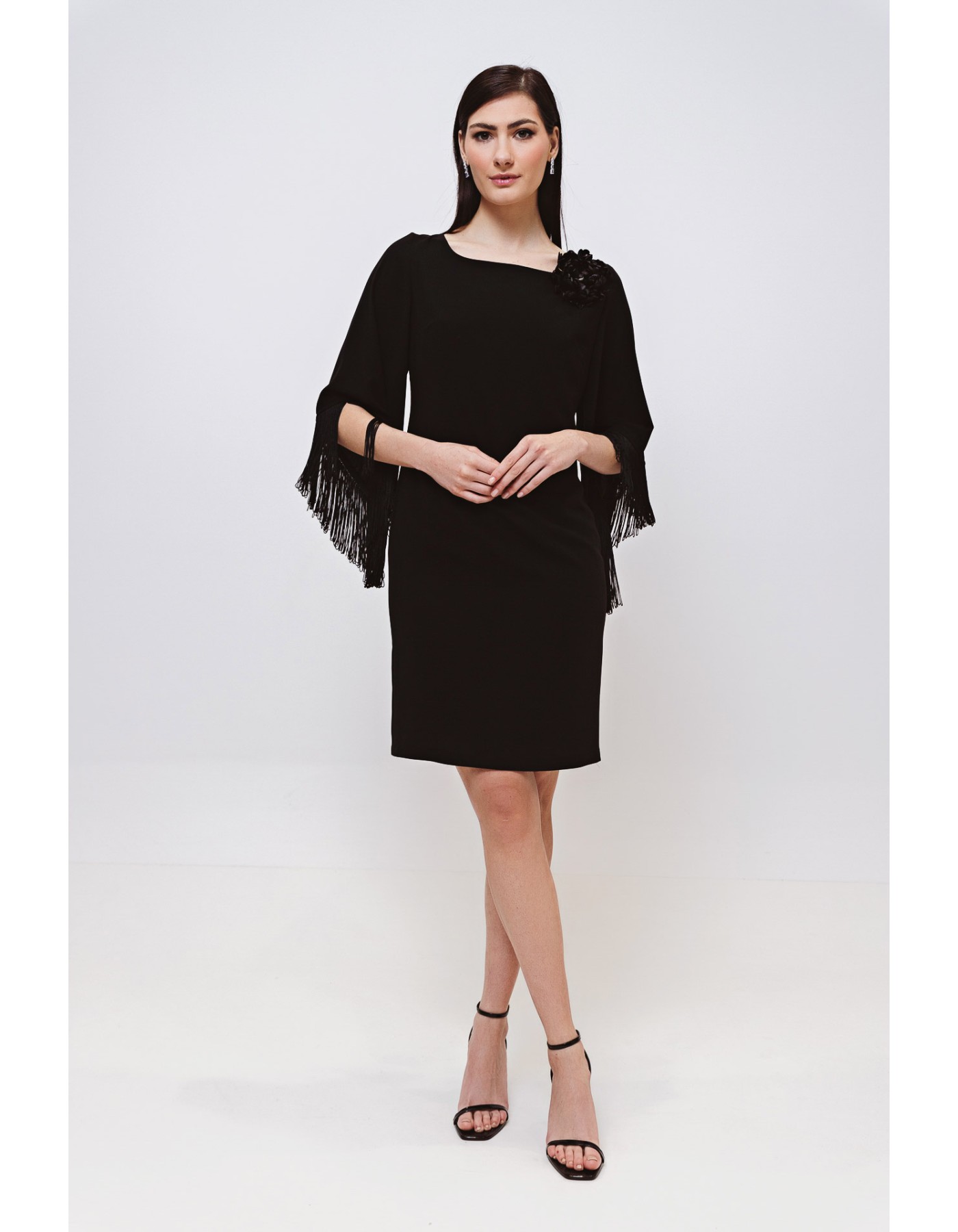 Φόρεμα κρεπ με κρόσσια και λουλούδι Φόρεμα κρεπ με κρόσσια και λουλούδι