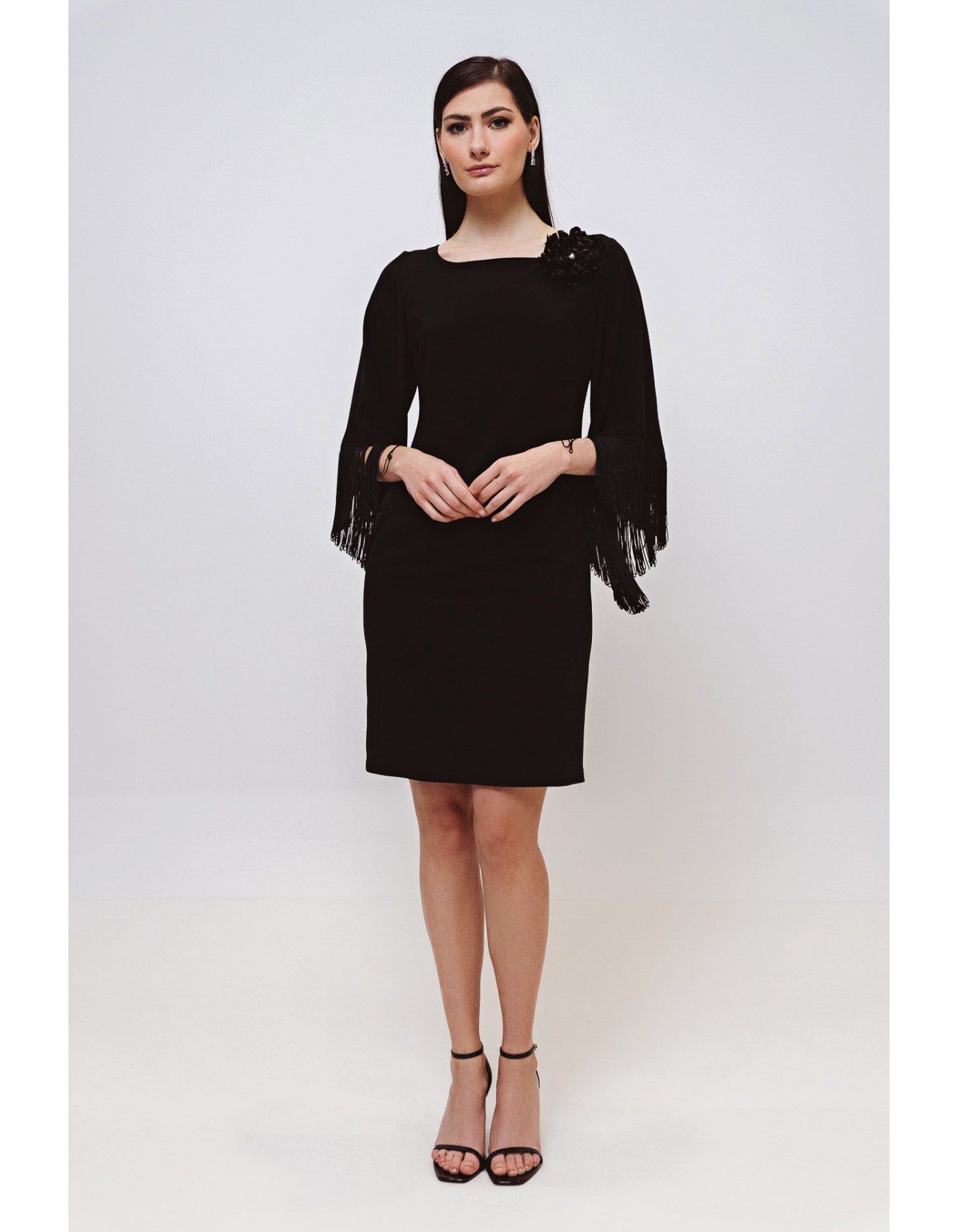 Φόρεμα κρεπ με κρόσσια και λουλούδι Φόρεμα κρεπ με κρόσσια και λουλούδι