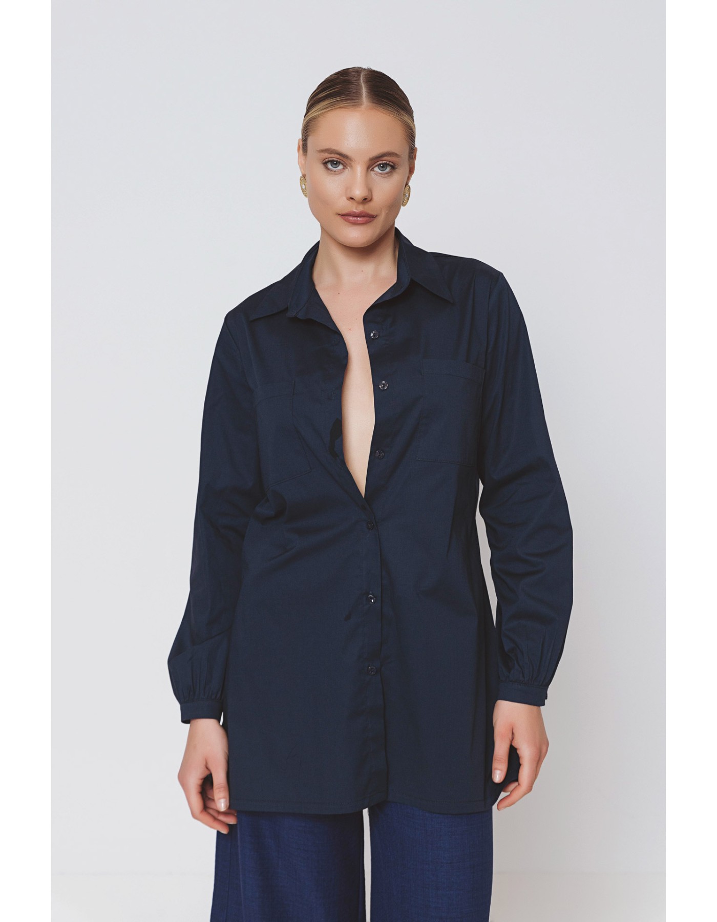 Πουκαμίσα ποπλίνα με σχισίματα και τσέπες Πουκαμίσα ποπλίνα με σχισίματα και τσέπες