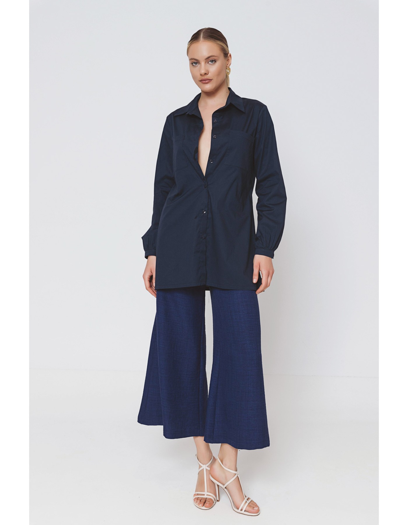 Πουκαμίσα ποπλίνα με σχισίματα και τσέπες Πουκαμίσα ποπλίνα με σχισίματα και τσέπες