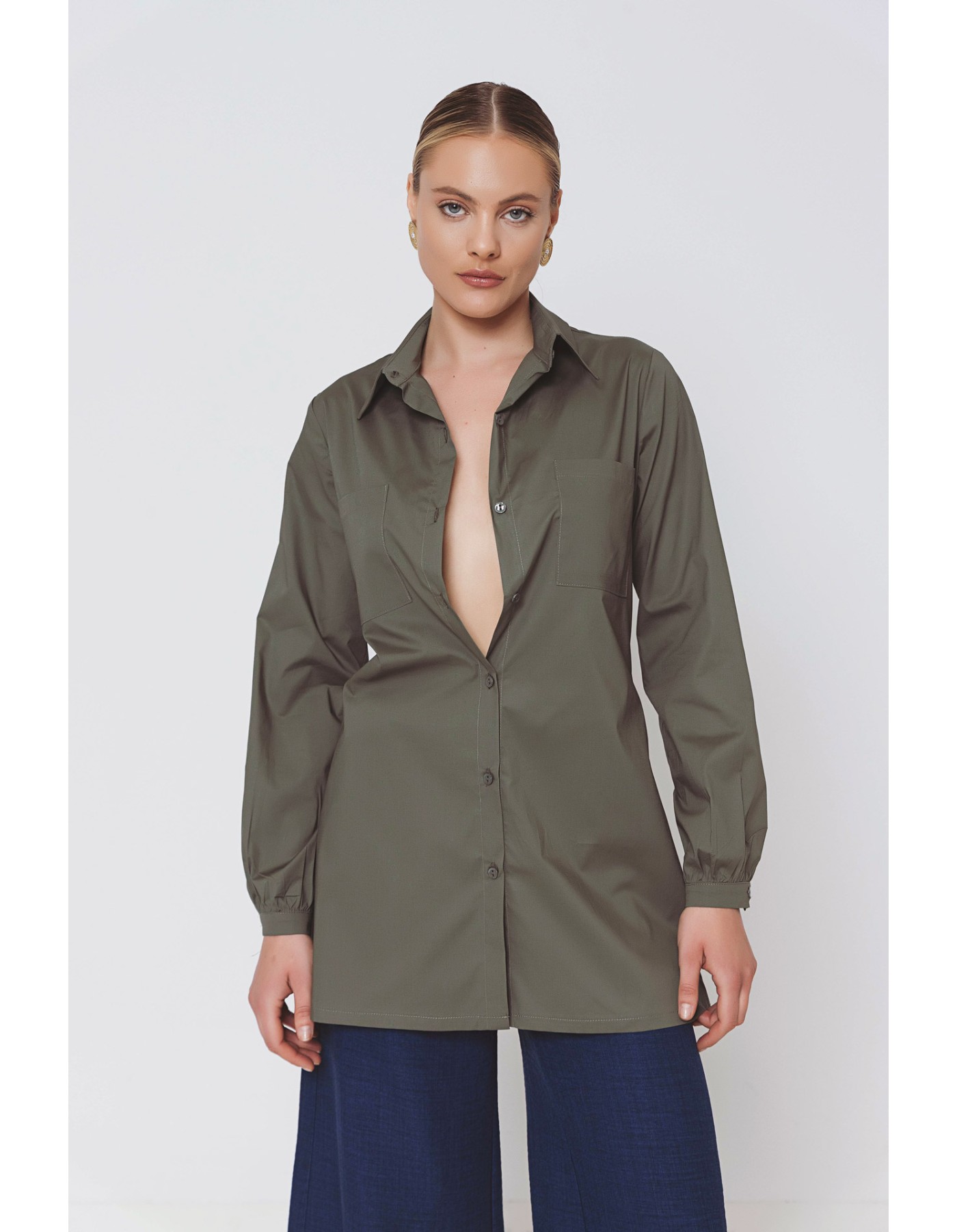 Πουκαμίσα ποπλίνα με σχισίματα και τσέπες Πουκαμίσα ποπλίνα με σχισίματα και τσέπες