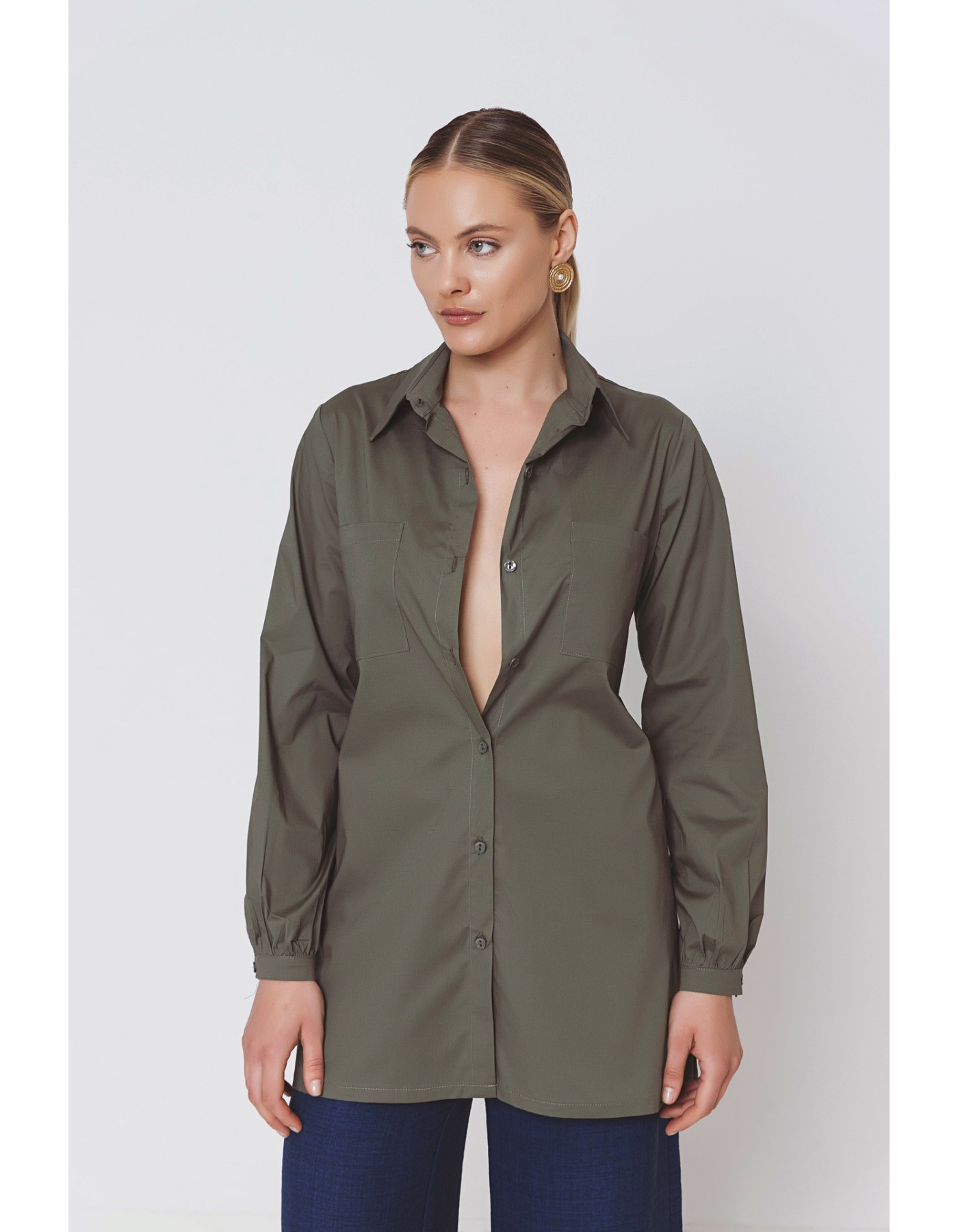 Πουκαμίσα ποπλίνα με σχισίματα και τσέπες Πουκαμίσα ποπλίνα με σχισίματα και τσέπες