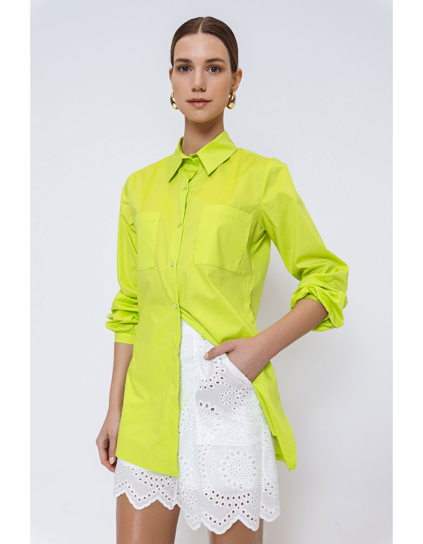 Πουκαμίσα ποπλίνα με σχισίματα και τσέπες Πουκαμίσα ποπλίνα με σχισίματα και τσέπες