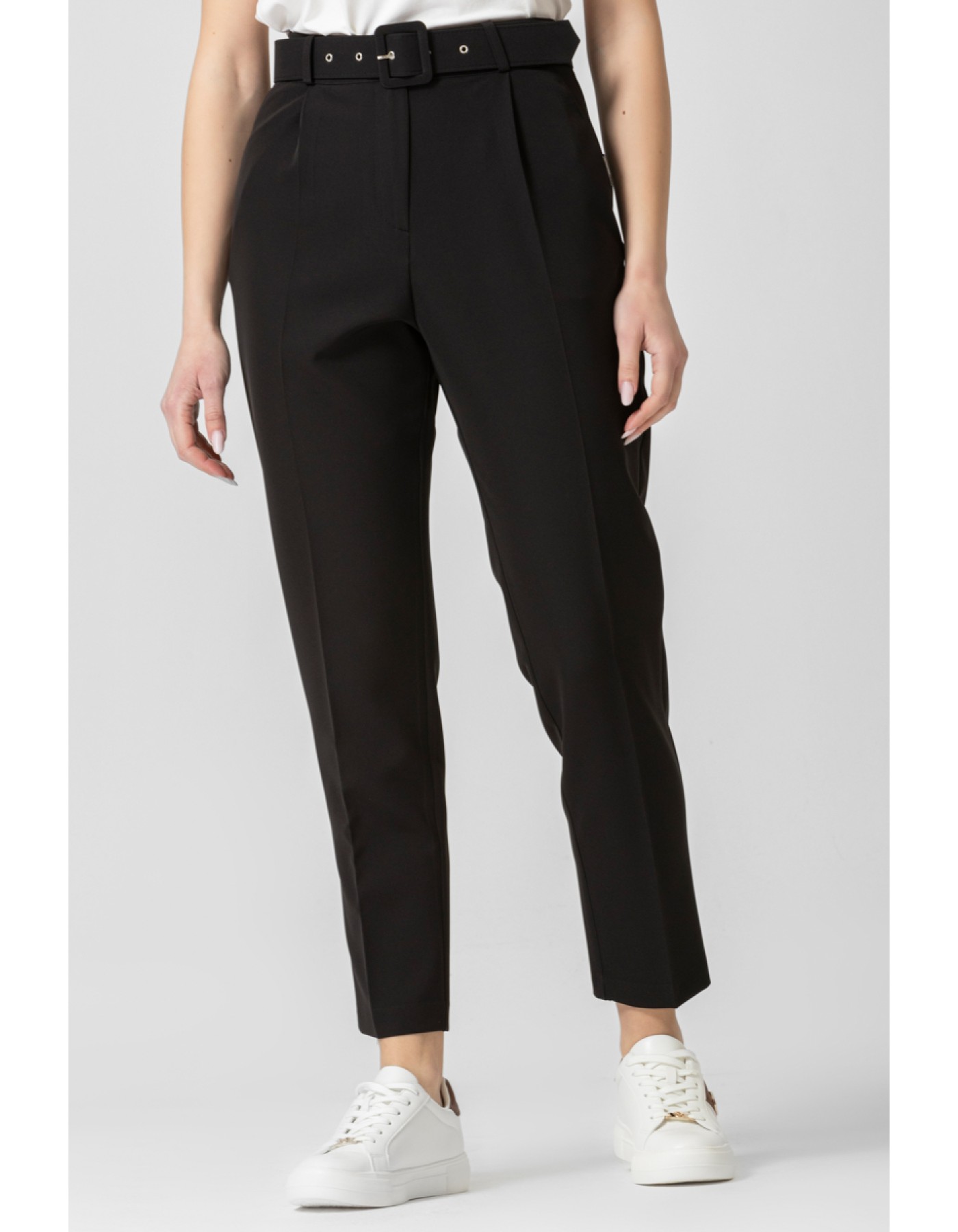 Παντελόνι κρεπ με ζώνη ντυμένη Muffin Παντελόνι κρεπ με ζώνη ντυμένη Muffin