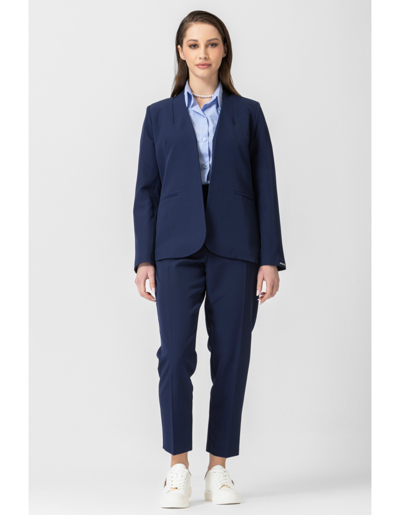 Παντελόνι κρεπ με ζώνη ντυμένη Muffin Παντελόνι κρεπ με ζώνη ντυμένη Muffin