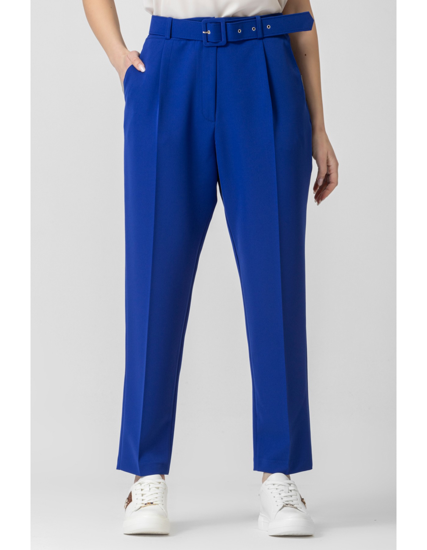 Παντελόνι κρεπ με ζώνη ντυμένη Muffin Παντελόνι κρεπ με ζώνη ντυμένη Muffin