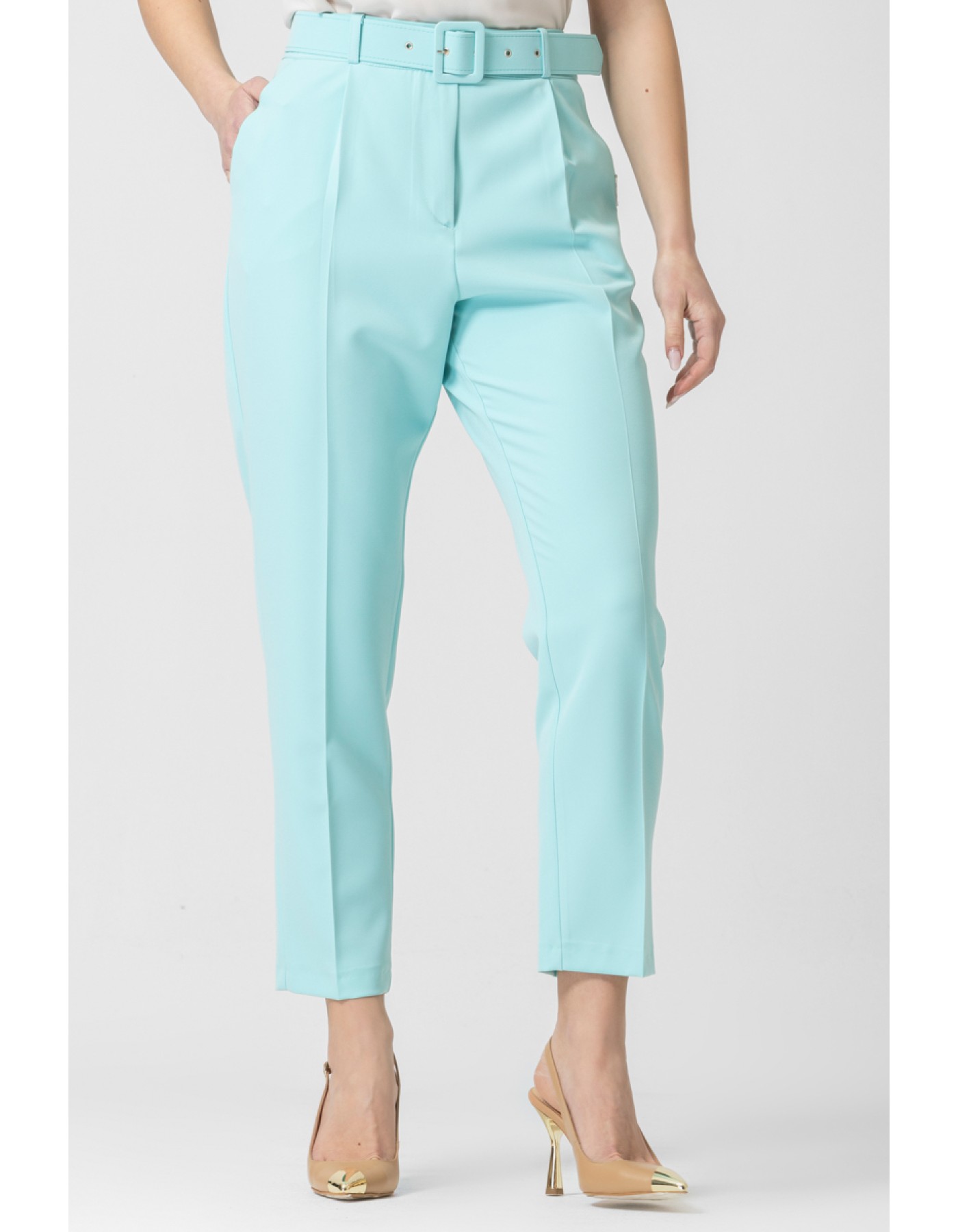 Παντελόνι κρεπ με ζώνη ντυμένη Muffin Παντελόνι κρεπ με ζώνη ντυμένη Muffin