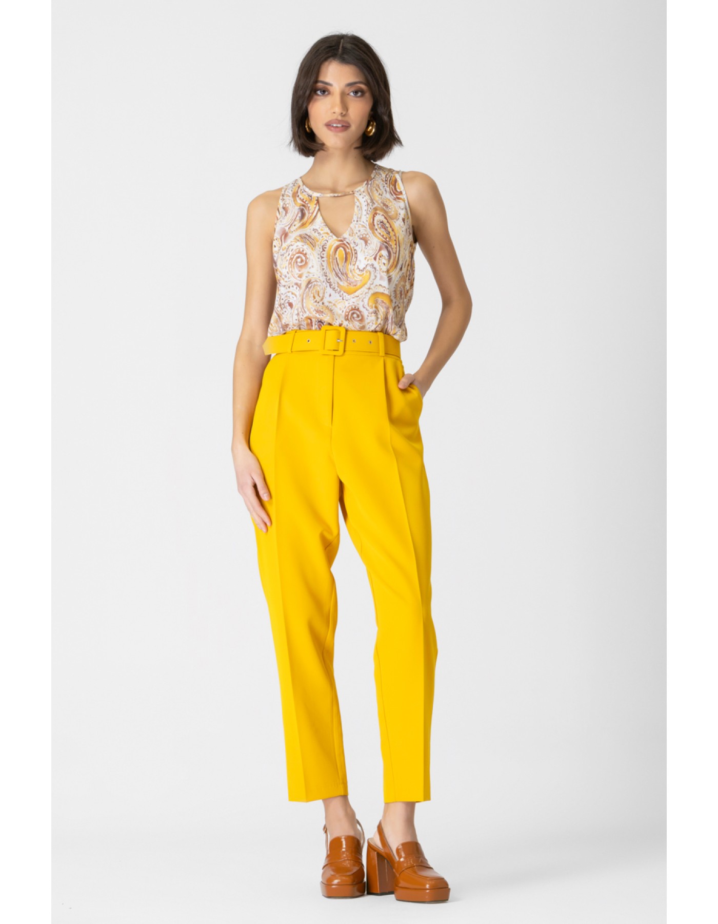 Παντελόνι κρεπ με ζώνη ντυμένη Muffin Παντελόνι κρεπ με ζώνη ντυμένη Muffin